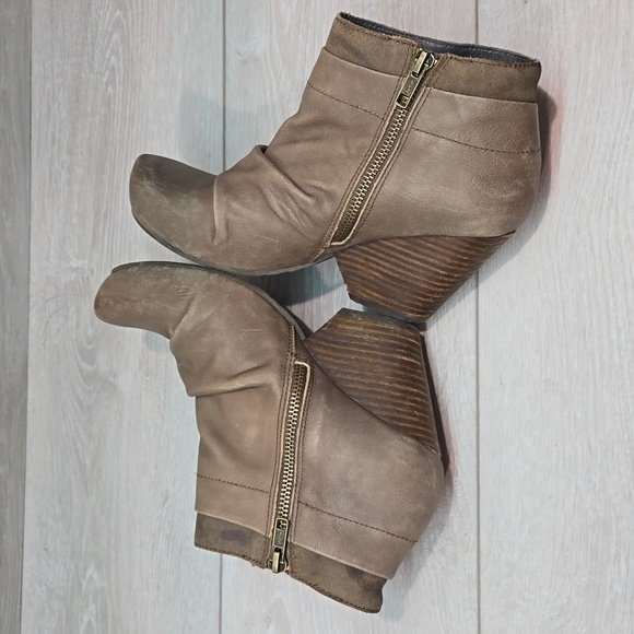 OTBT Women Rhine Lander Ankle Leather Boots heels shoes sz 7M - Picture 8 of 13